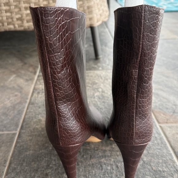 Chocolate Brown Snake Print Booties NWT Women’s 8.5
New without tags -  Express - Picture 4 of 5